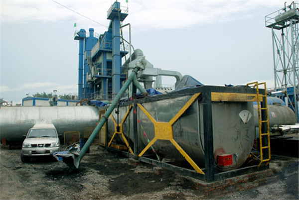 云南橡膠瀝青設備施工現場